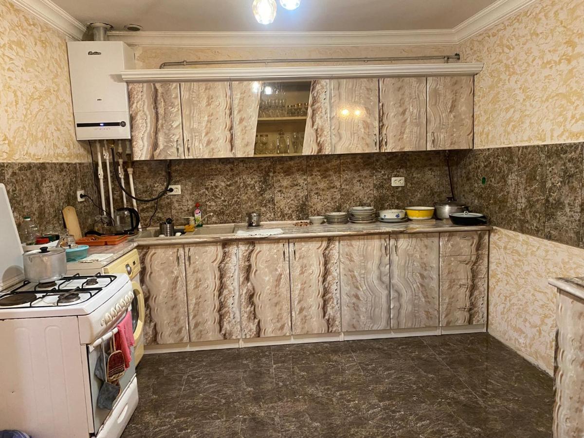 Friend'S House Rooms Near Airport Ghukasavan Ngoại thất bức ảnh